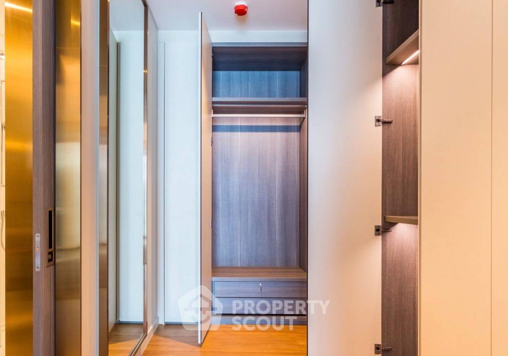 picture 87 Sqm 1-BR Condo On 15th Floor, Sindhorn Tonson, BTS Ratchadamri (ID 3054050) - 2/7