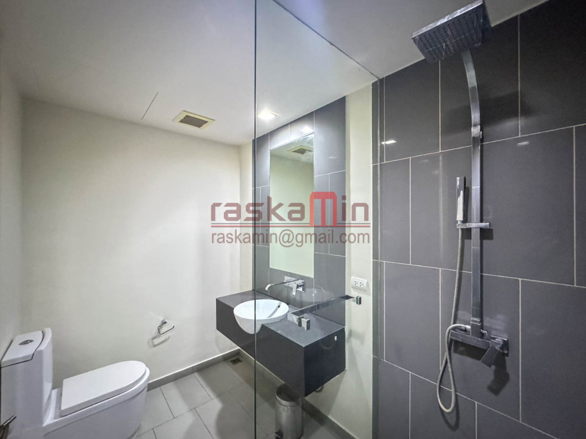picture Zire Wongamat | High-Floor 2BR Sea View Condo  - 20/31