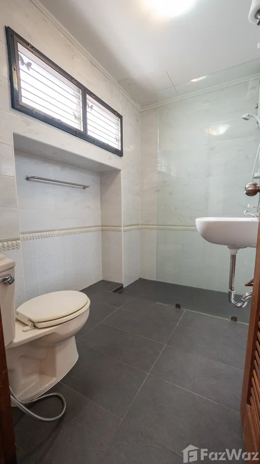 รูป ทาวน์เฮ้าส์ให้เช่า 5 ห้องนอน ในโครงการ เอกมัย วิลล่า 5618550 - รูปที่ 9/23