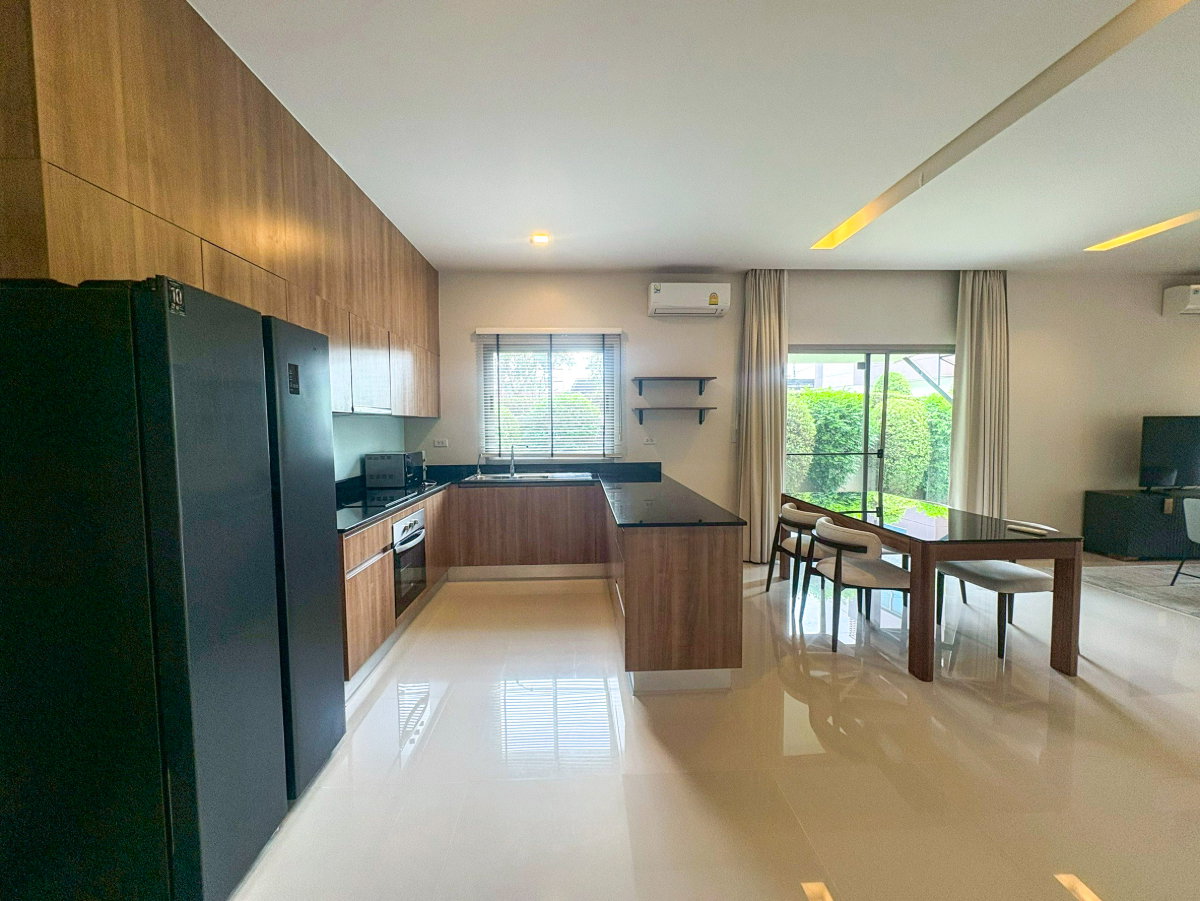 picture 3-Storey Detached House for Rent - 6/24