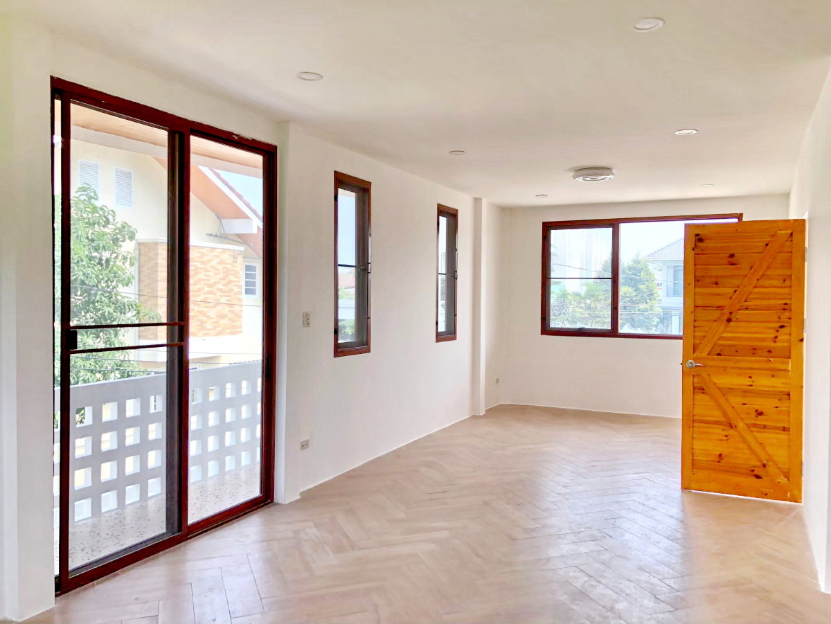 picture CB066, House for sale in Lat Phrao, 8-10 car parking, near MRT Mahadthai station. - 8/10