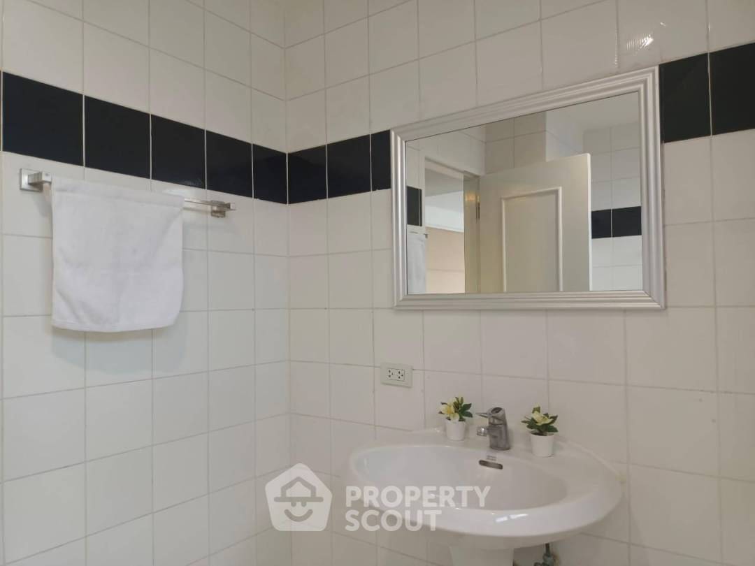 picture 3-BR 156 Sqm Condo At The Waterford Park Sukhumvit 53, BTS Thong Lor (ID 985418) - 13/18