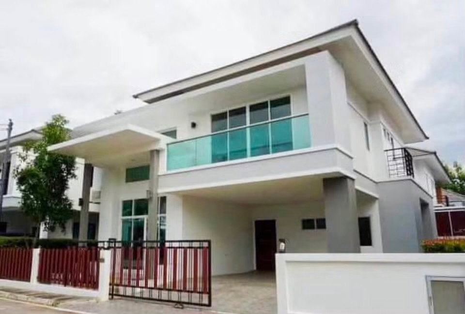 รูป 🏡 ให้เช่าบ้านเดี่ยว หลังใหญ่ ในโครงการคุณภาพ ทำเลดีมาก เดินทางสะดวก ใกล้โรงเรียนนานาชาติ พร้อมเฟอร์นิเจอร์ครบชุด - รูปที่ 1/10