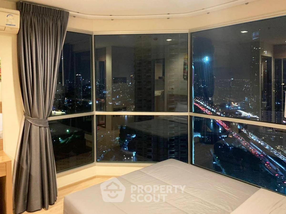 รูป คอนโด 1 ห้องนอน 30th-Floor ขนาด 38 ตร.ม. ที่ Rhythm Sathorn ใกล้ BTS สะพานตากสิน 300 ม. (ID 3054676) - รูปที่ 4/5