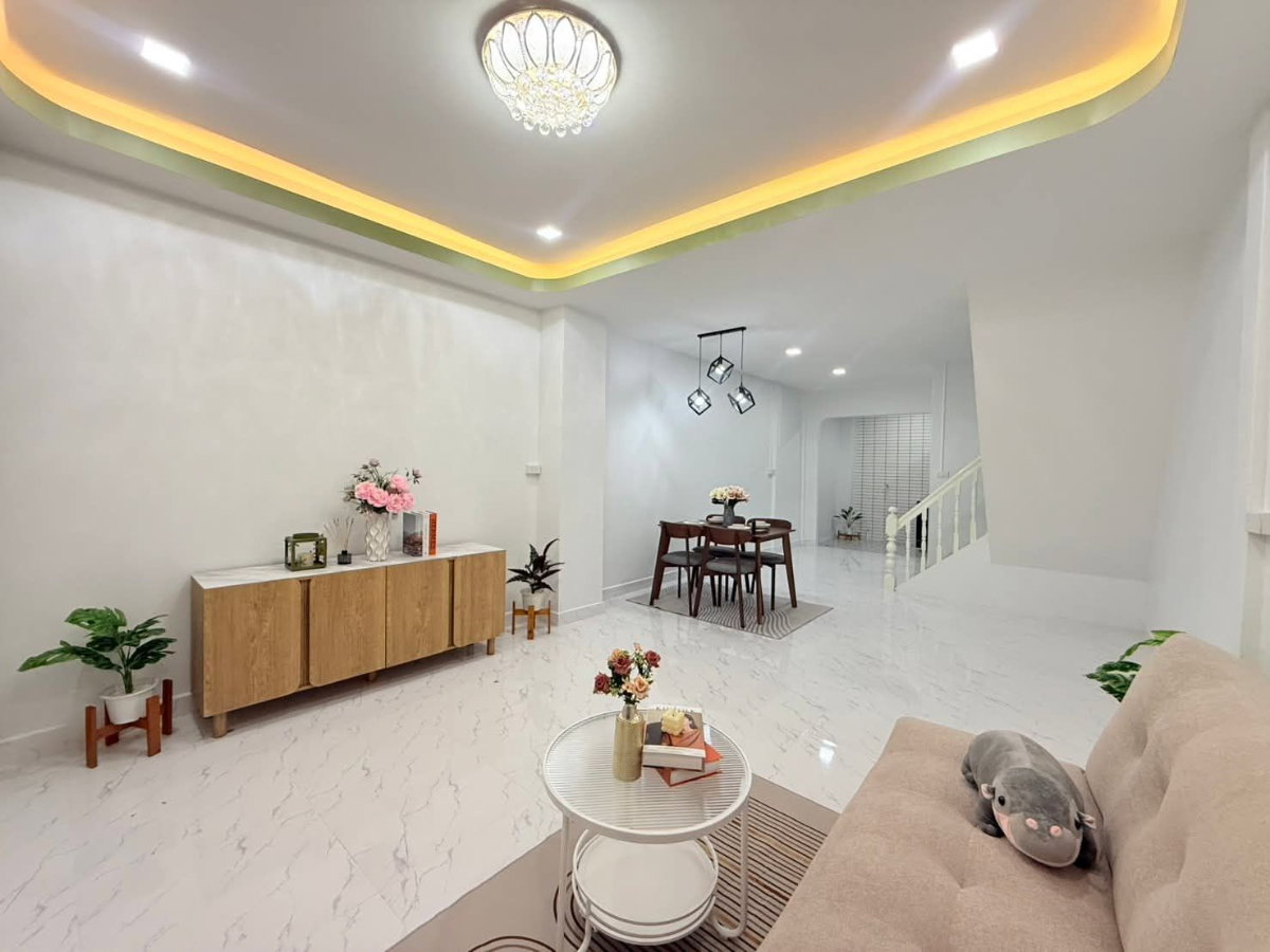 รูป ทาวน์เฮาส์ 2 ชั้น บ้านพร้อมอยู่ หมู่บ้านสินธานี 3 ซอยนวลจันทร์9 ทำเลดี ไม่ต้องแต่งเพิ่ม ใกล้รถไฟฟ้าสายสีชมพู แฟชั่นไอส์แลนด์ - รูปที่ 8/21