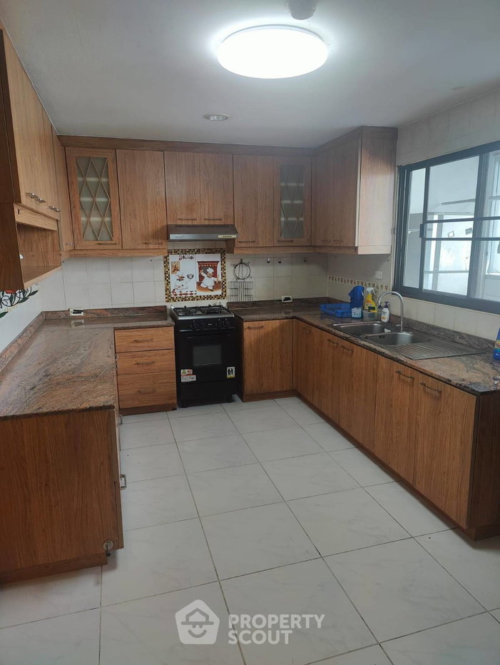 picture 3-BR 188 Sqm High-Floor At Empire House Condo,  BTS Ekkamai (ID 513656) - 10/15