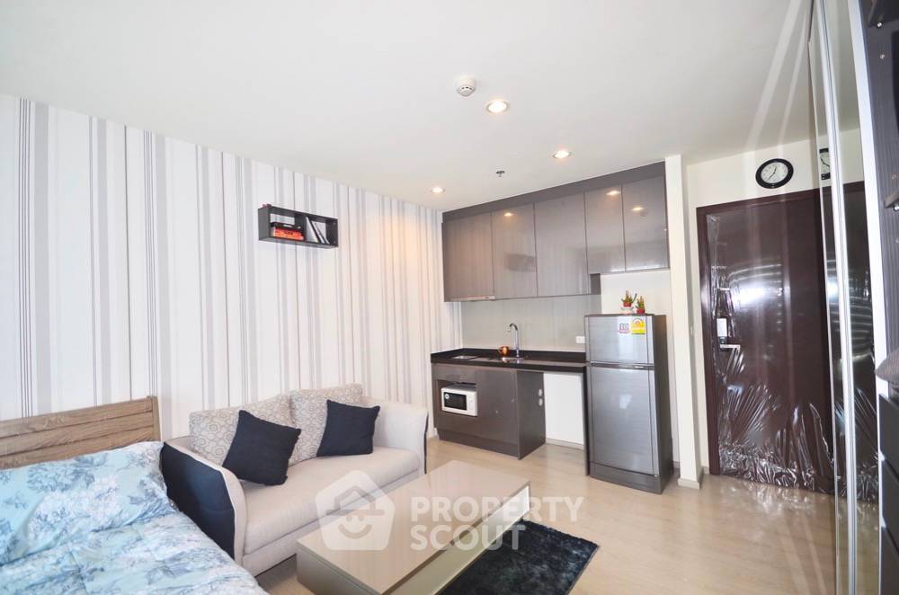 picture High-Floor 1-BR 22 Sqm at Rhythm Asoke, 300m to MRT Phra Ram 9 (ID 1105311) - 3/11