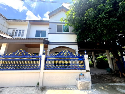 Townhouses for sale Bang Khun Thian : No Need to Spend More on Renovation! Corner Townhome for Sale, 46.7 Sq.Wah, 4 Bedrooms, Sintavee Garden Phase 1/2, Rama 2 Corner Townhome for Sale –