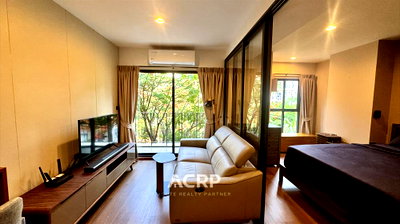 Condos for sale : Hua Hin Condo Near Beach for sale. Newly Renovated Unit at Lahabana , Pool View, High Floor (Ref no. 00159639)