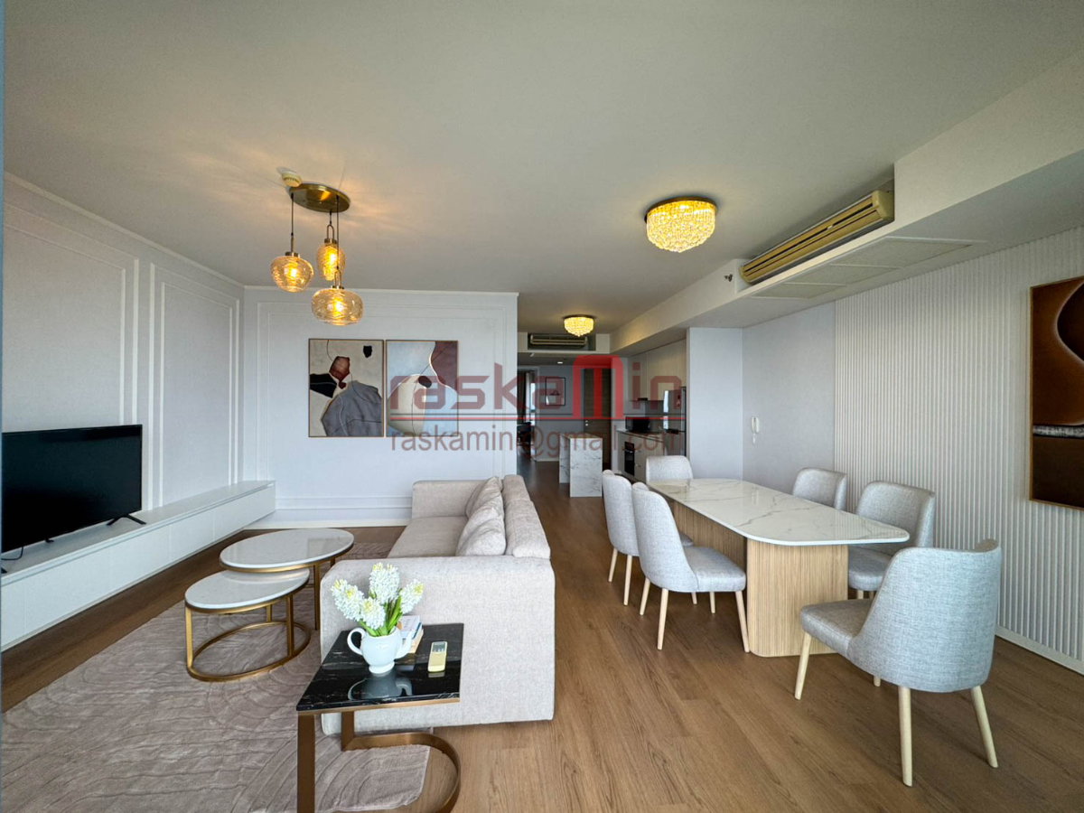 picture Zire Wongamat | High-Floor 2BR Sea View Condo  - 6/31