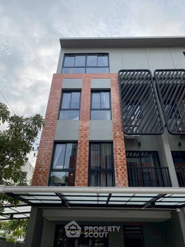ทาวน์โฮม 3 ห้องนอน ขาย ใน BritLoft โชคชัย 4 ใกล้ ลาดพร้าว (ID 3034526)