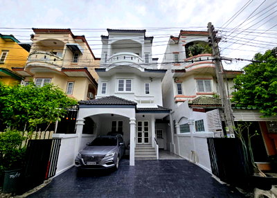 ทาวน์โฮม การไฟฟ้านครหลวง เขตบางเขน : S1469 🏡 ขายทาวน์โฮม 3 ชั้น หลังใหญ่  หมู่บ้านเศรณี ดอนเมือง – สรงประภา ราคาขาย 3,390,000 บาท