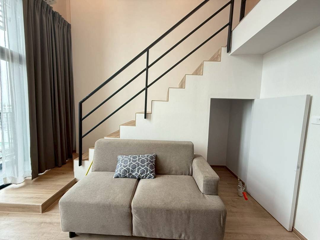 รูป ให้เช่าห้องพักแบบ Duplex ย่านพระราม 9 เดินไปสถานี MRT ได้ในเวลาเพียง 3 นาที ตกแต่งครบพร้อมอยู่ ห้องอยู่ชั้นสูง วิวสวยมาก - รูปที่ 14/14