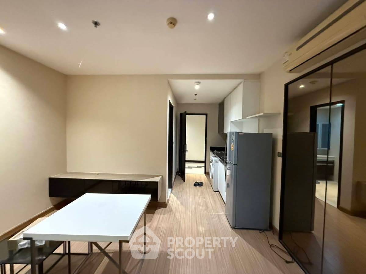 picture 1-BR Condo At Sky Walk Residences, 27th Floor • 200m to BTS Phra Khanong (ID 2243908) - 3/7