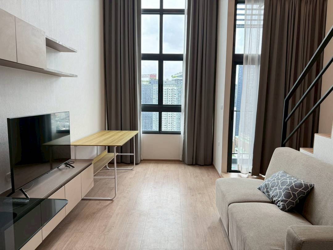 รูป ให้เช่าห้องพักแบบ Duplex ย่านพระราม 9 เดินไปสถานี MRT ได้ในเวลาเพียง 3 นาที ตกแต่งครบพร้อมอยู่ ห้องอยู่ชั้นสูง วิวสวยมาก - รูปที่ 3/14