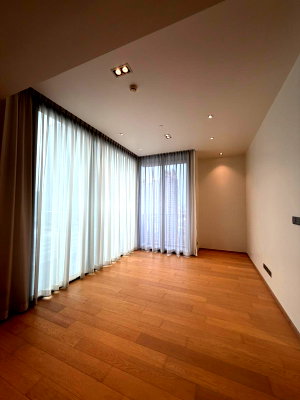 Condos for sale : For Sale 28 Chidlom, 2 Bedroom Unit, Spacious City View @ 24.70 MB