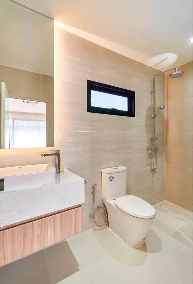 รูป ขายบ้านสร้างใหม่ Contemporary Modern Style ตกแต่งครบ ในหมุ่บ้านพราว บาย ขวัญเวียง หางดง เชียงใหม่ (H511) T.0946511456 - รูปที่ 11/14