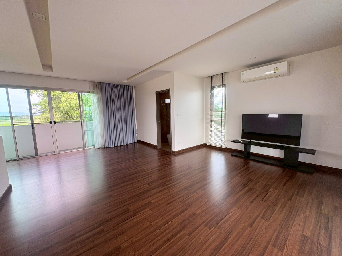 picture 3-Storey Detached House for Rent - 18/24