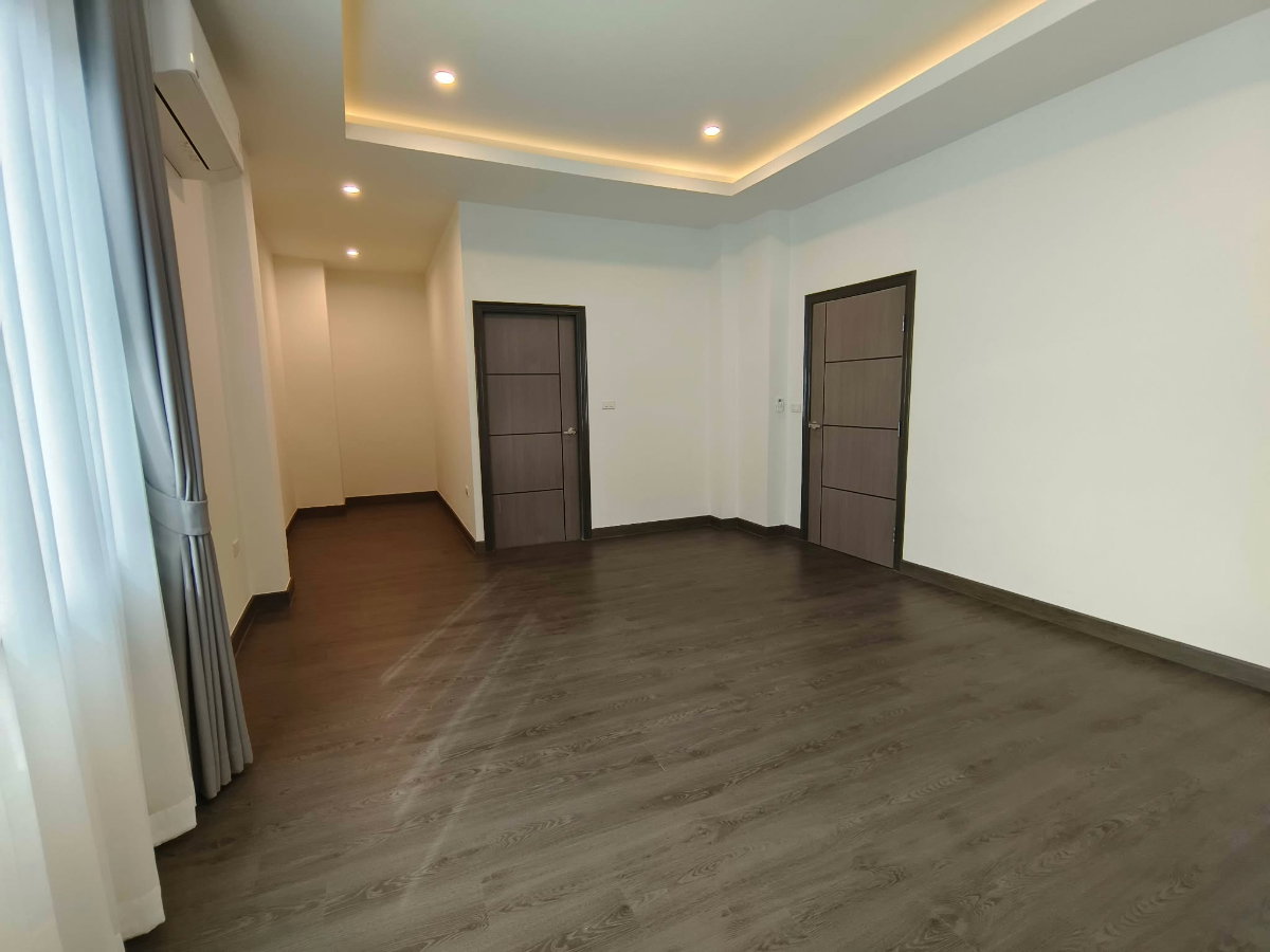 รูป บ้านเดี่ยว 3 ชั้น ในซอยสุขุมวิท 65 (เอกมัย) - รูปที่ 26/34
