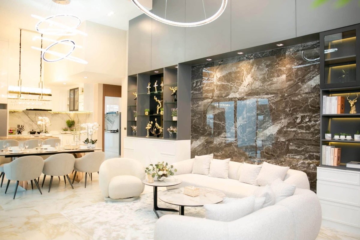 รูป บ้านเดี่ยวหรูพัทยาหลังใหญ่ 3 ห้องนอน พร้อมเฟอร์นิเจอร์ ทำเลดีเดินทางสะดวก ใกล้สิ่งอำนวยความสะดวกและแหล่งท่องเที่ยว - รูปที่ 4/48