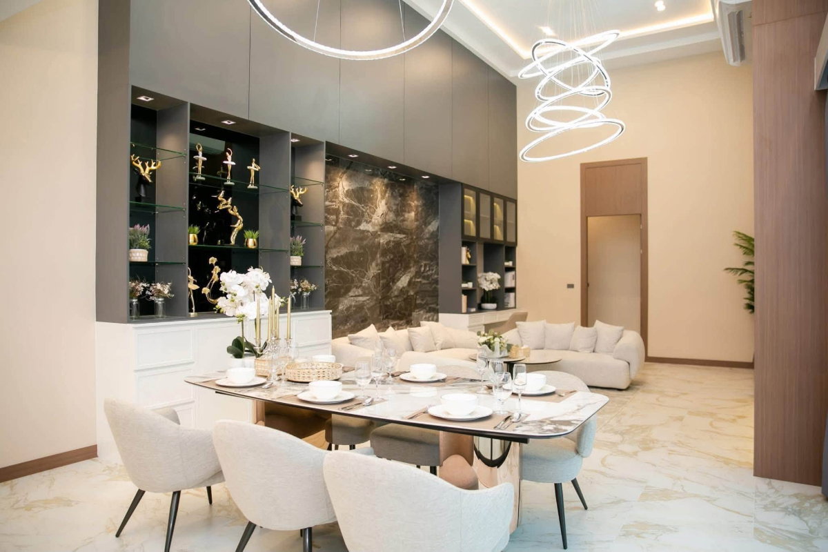 รูป บ้านเดี่ยวหรูพัทยาหลังใหญ่ 3 ห้องนอน พร้อมเฟอร์นิเจอร์ ทำเลดีเดินทางสะดวก ใกล้สิ่งอำนวยความสะดวกและแหล่งท่องเที่ยว - รูปที่ 3/48