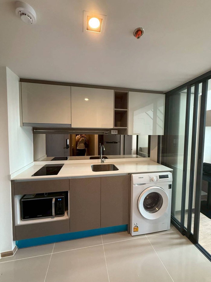 รูป ให้เช่าห้องพักแบบ Duplex ย่านพระราม 9 เดินไปสถานี MRT ได้ในเวลาเพียง 3 นาที ตกแต่งครบพร้อมอยู่ ห้องอยู่ชั้นสูง วิวสวยมาก - รูปที่ 9/14