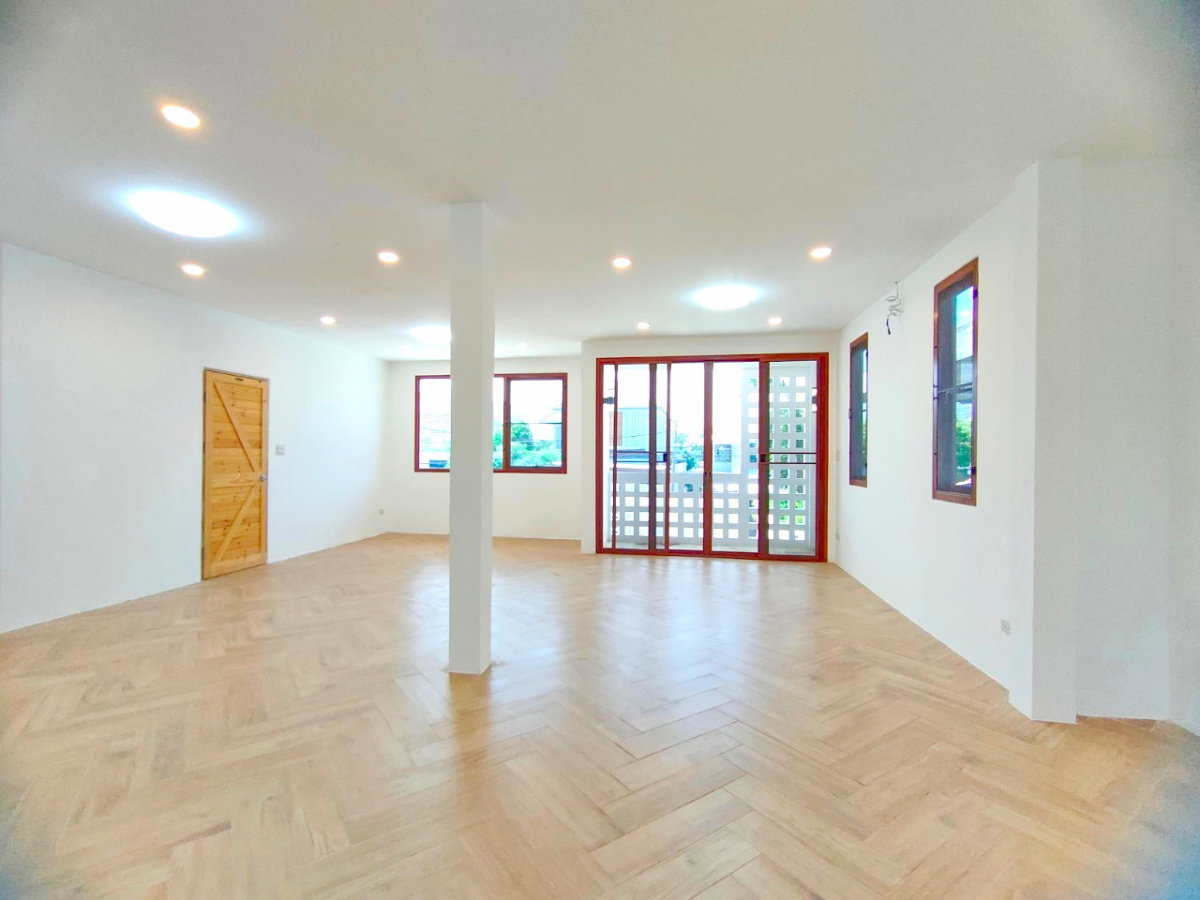 picture CB066, House for sale in Lat Phrao, 8-10 car parking, near MRT Mahadthai station. - 7/10