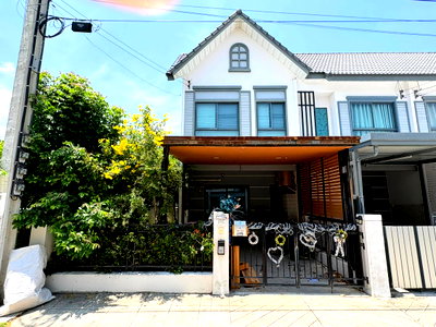 ทาวน์โฮม สมุทรปราการ : 🔥ขาย ทาวน์โฮมหลังมุม โครงการ Modi Villa Bangna / โมดิ วิลล่า บางนา    ทำเลซอยเอแบคบางนา หลังมุม  ✅มีพื้นที่ข้างบ้านร่มรื่น ทิศทางลมดีหันหน้าทิศใต้