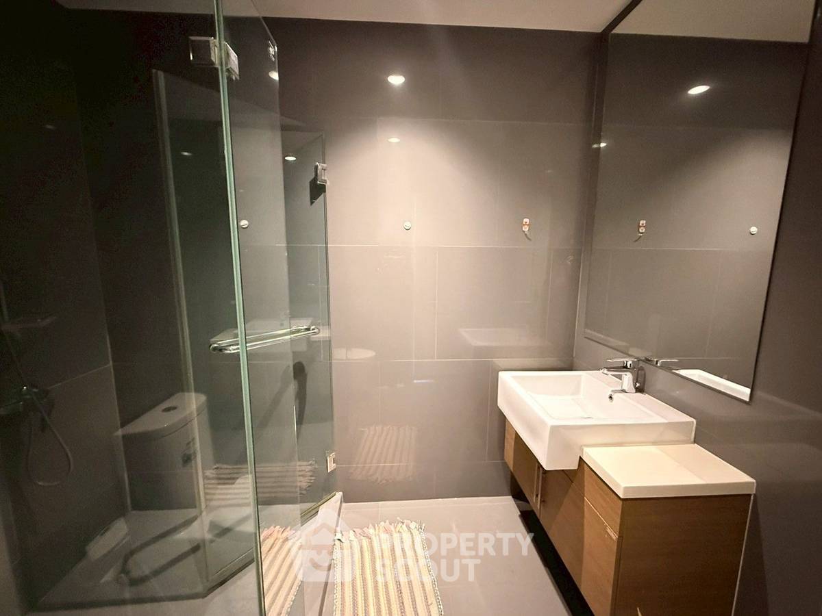 picture Well-Priced 1-BR 50 Sqm Condo At Noble Revo Silom, 200m to BTS Surasak (ID 2092843) - 12/17