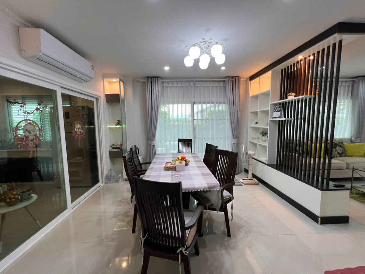 รูป บ้านเดี่ยว 2 ชั้น บ้านในโครงการพร้อมคลับเฮ้าส์สระว่ายน้ำ พร้อมเฟอร์นิเจอร์ครบครัน เข้าอยู่ได้ทันที #5A4-H0313 - รูปที่ 5/17