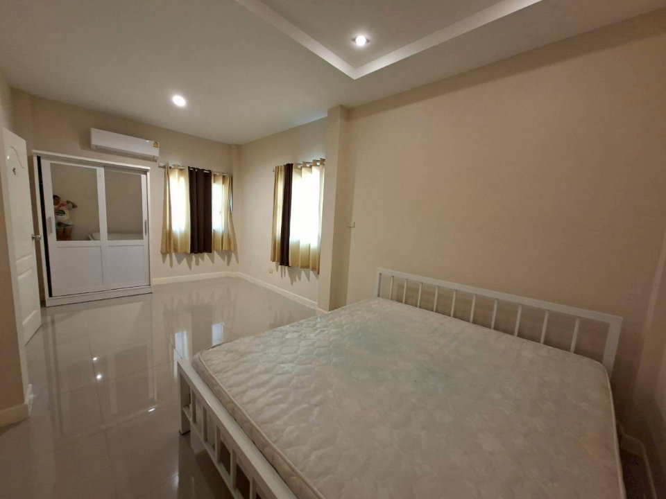 รูป 🏡 ด่วน! ให้เช่าบ้านแฝด ในตัวเมือง อยู่หลังโรงเรียนปริ้น ทำเลดีมาก เดินทางสะดวก พร้อมเฟอร์นิเจอร์ครบชุด - รูปที่ 2/9