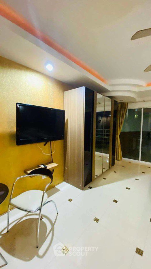 picture Well-Priced 1-BR Condo, View Talay 7 Jomtien, 20th-Floor (ID 2165362) - 4/16
