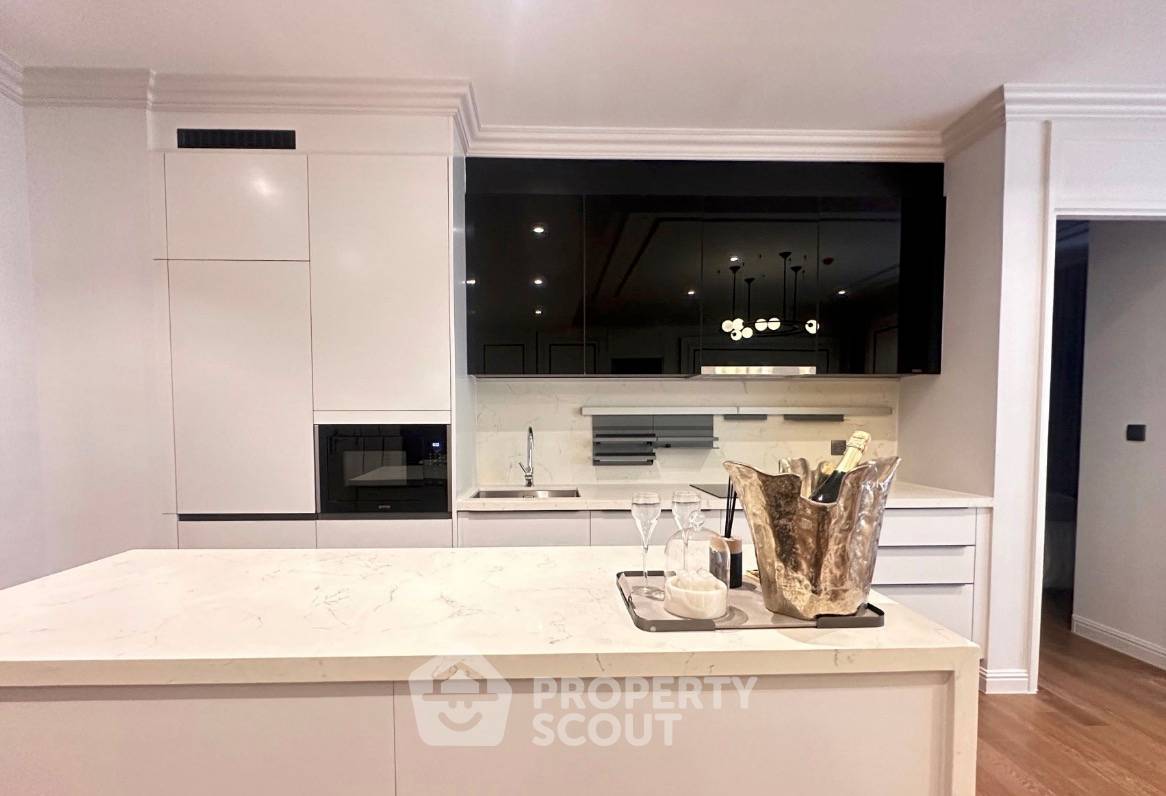 picture 3-BR 123 Sqm Condo In Muniq Langsuan, 23rd Floor Near BTS Ratchadamri (ID 3054123) - 6/9