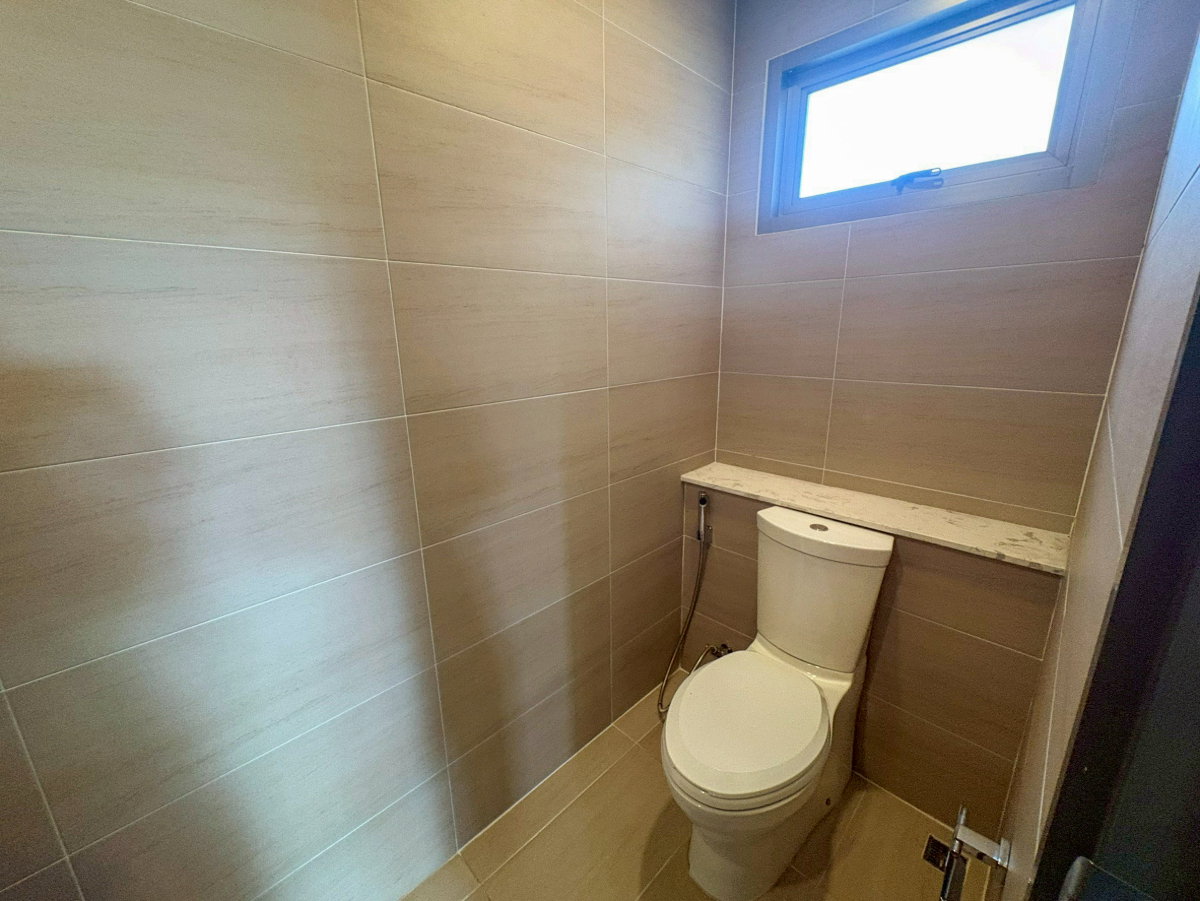 picture 3-Storey Detached House for Rent - 8/24