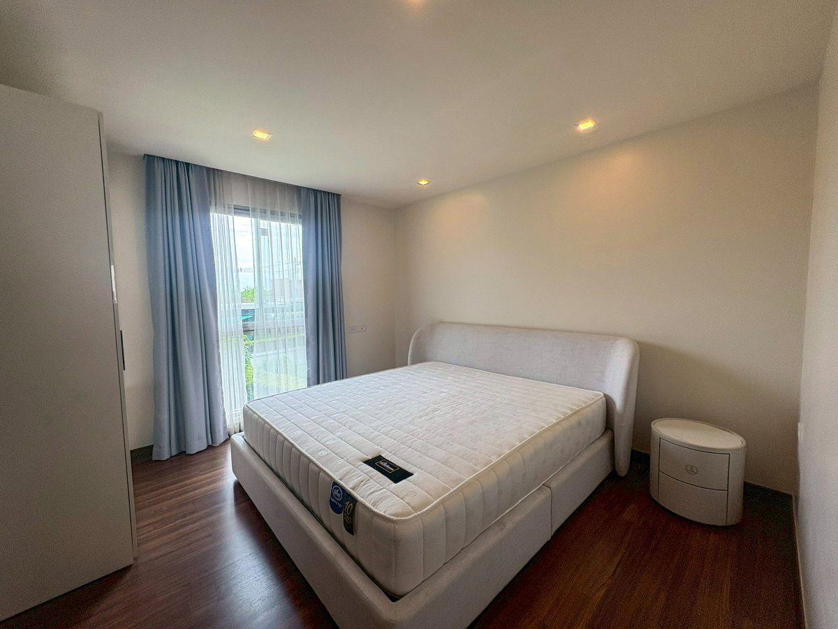 picture 3-Storey Detached House for Rent - 13/24