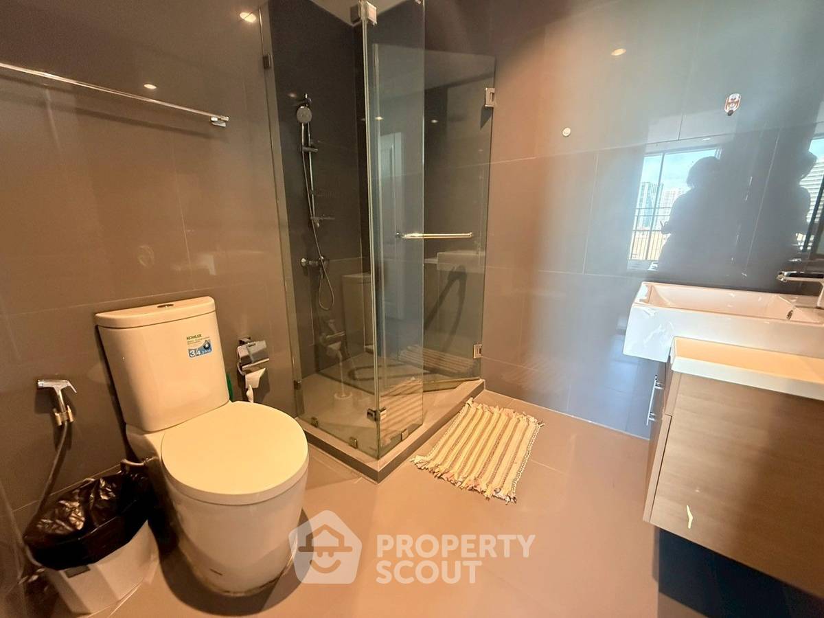picture Well-Priced 1-BR 50 Sqm Condo At Noble Revo Silom, 200m to BTS Surasak (ID 2092843) - 13/17