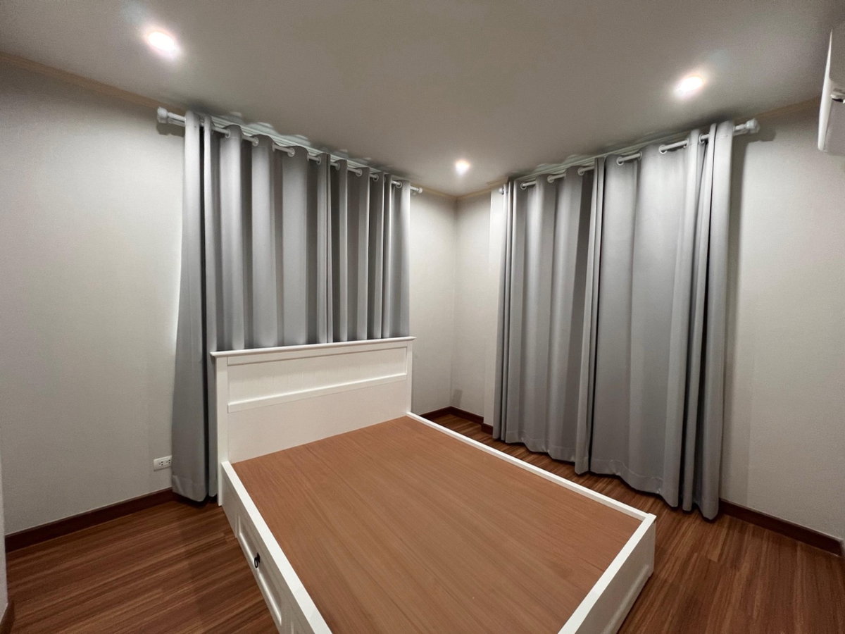 รูป บ้านเดี่ยว 2 ชั้น บ้านในโครงการพร้อมคลับเฮ้าส์สระว่ายน้ำ พร้อมเฟอร์นิเจอร์ครบครัน เข้าอยู่ได้ทันที #5A4-H0313 - รูปที่ 11/17