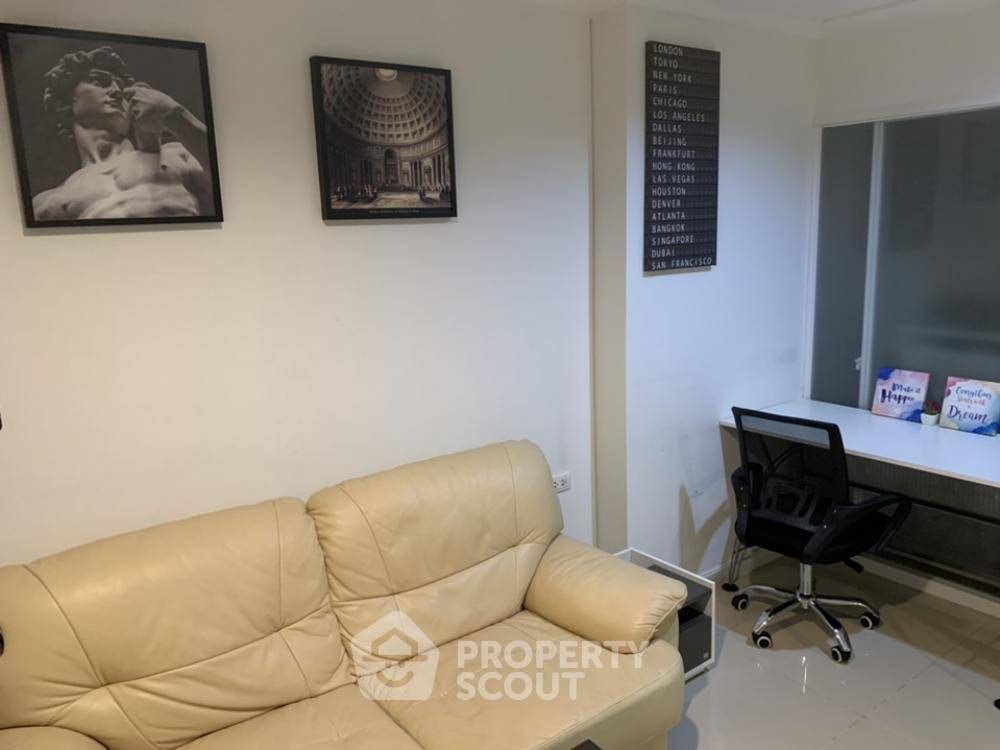 picture 1-BR Condo 37 Sqm, Lumpini Place Rama 9–Ratchada, Near MRT Phra Ram 9 (ID 811923) - 4/10