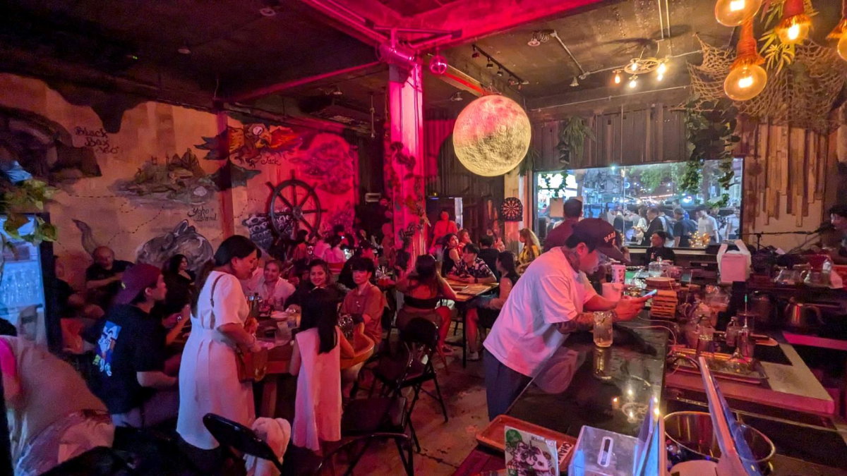 รูป เซ้งกิจการบาร์และร้านอาหาร 2 คูหา 3 ชั้น ทำเลศักยภาพบนถนนบรรทัดทอง พร้อมดำเนินกิจการต่อได้ทันที  - รูปที่ 4/10