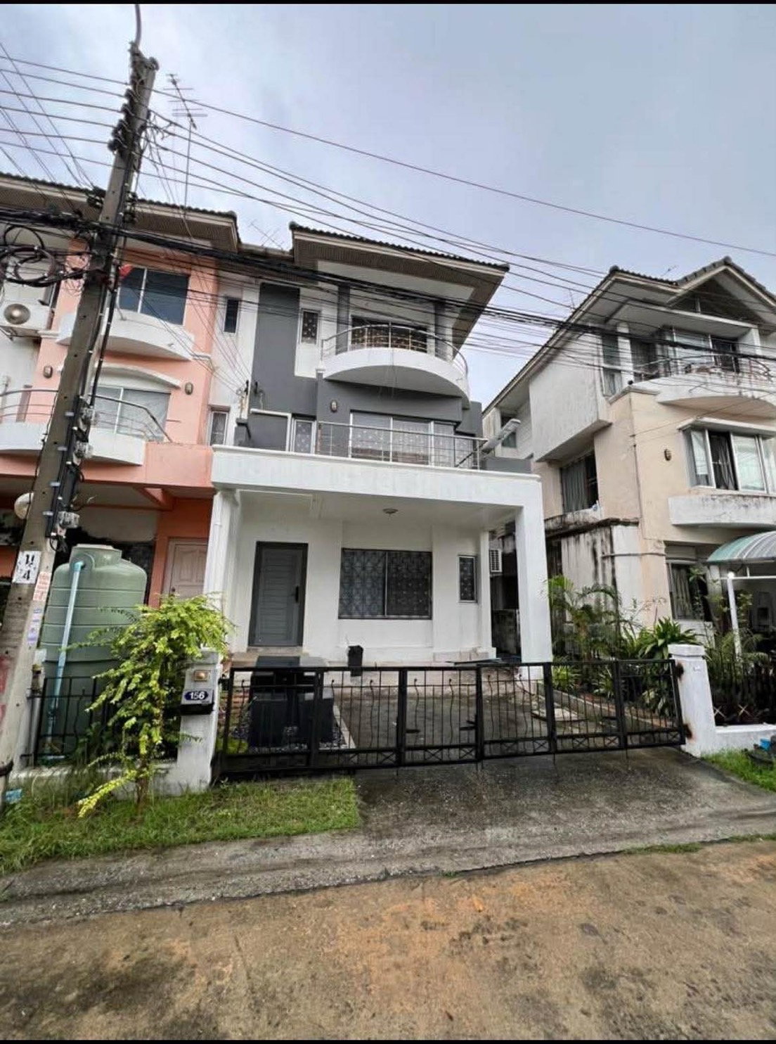 ให้เช่า ทาวน์โฮม 3 ชั้น ติดศูนย์ราชการนนท์ สถานีรถไฟฟ้าสีม่วงและสีชมพู