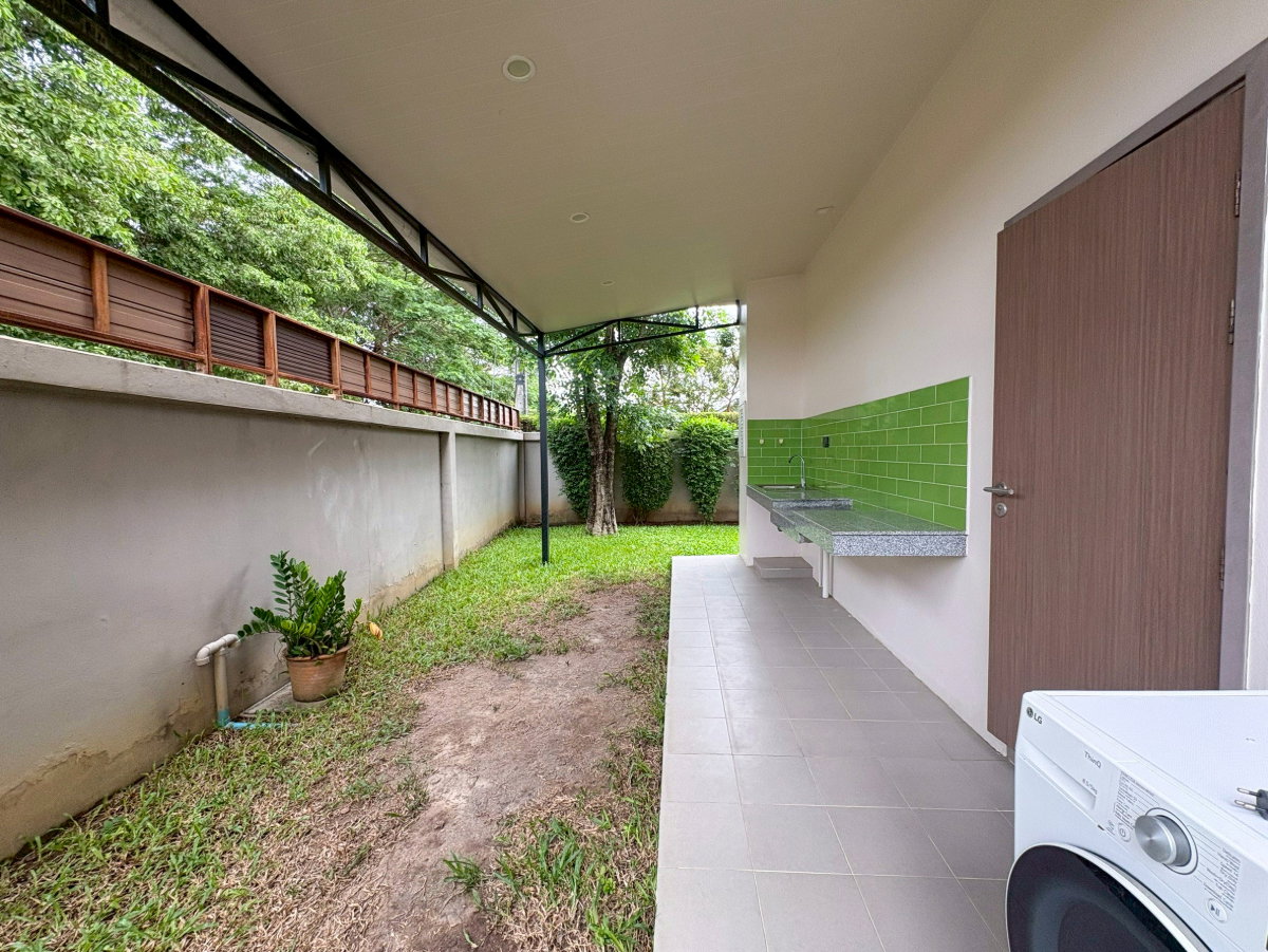 picture 3-Storey Detached House for Rent - 23/24