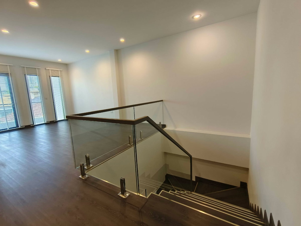 รูป บ้านเดี่ยว 3 ชั้น ในซอยสุขุมวิท 65 (เอกมัย) - รูปที่ 23/34