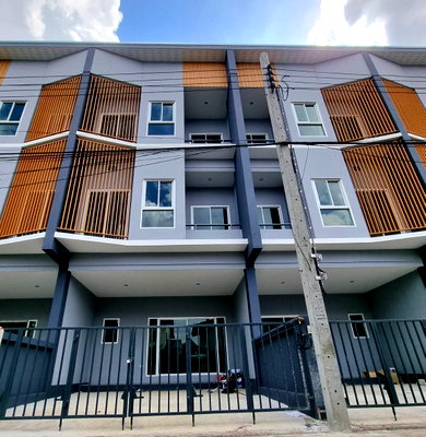 เช่าทาวน์โฮม MRT สวนหลวง ร. 9 : 🏡ด่วนให้เช่า 20,000 ทาวน์​โฮม 3 ชั้น ล้ำเลิศทาวน์โฮม โครงการใหม่ ย่าน สวนหลวง สไตล์ Modern loft ถ. เฉลิมพระเกียรติ 14 แยก 18