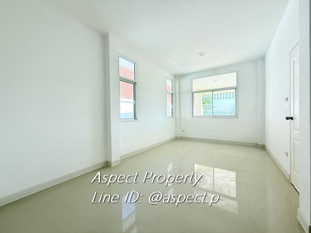 รูป บ้านเดี่ยวให้เช่า 3 ห้องนอน 2 ห้องน้ำ บ้านเปล่า 20000 บาท - รูปที่ 8/16