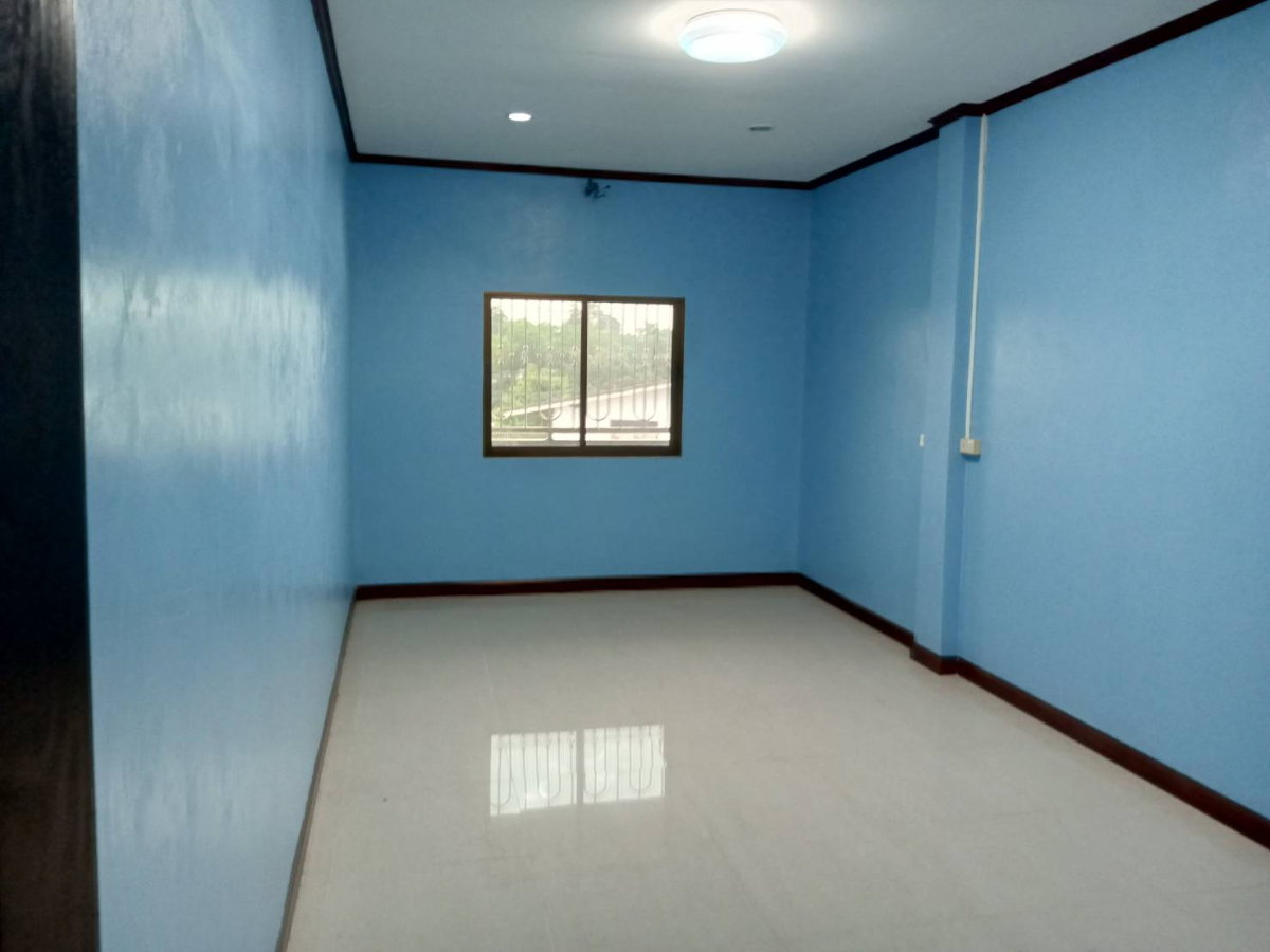 รูป ขายด่วน! อาคารพาณิชย์ 2 ชั้น ทำเลดี (ตึกใหม่ยังไม่เคยอยู่) ตลาดสนามชัยเขต ฉะเชิงเทรา - รูปที่ 18/20