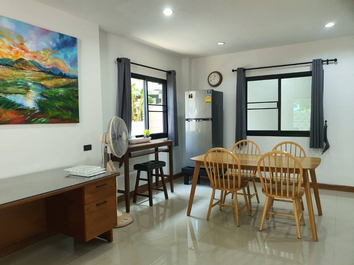 รูป ให้เช่าบ้านสวยพร้อมอยู่ ปลอดภัยสูง มีสปอร์ตคลับ อากาศดี ใกล้ตลาดตัวอำเภอปากช่อง เดินทางไปทางเขาใหญ่ใกล้และสะดวก มีสิ่งอำนวยความสะดวก - รูปที่ 4/16
