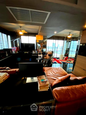 Condos for rent : 16th-Floor 1-BR 79 Sqm With Full Amenities, Supalai Casa Riva (ID 647161)