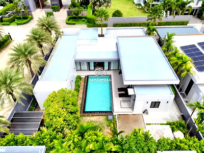 Houses for sale Bang Lamung Chonburi : For Sale Luxury Pool Villa Pattaya Just 10 minutes to jomtien beach 