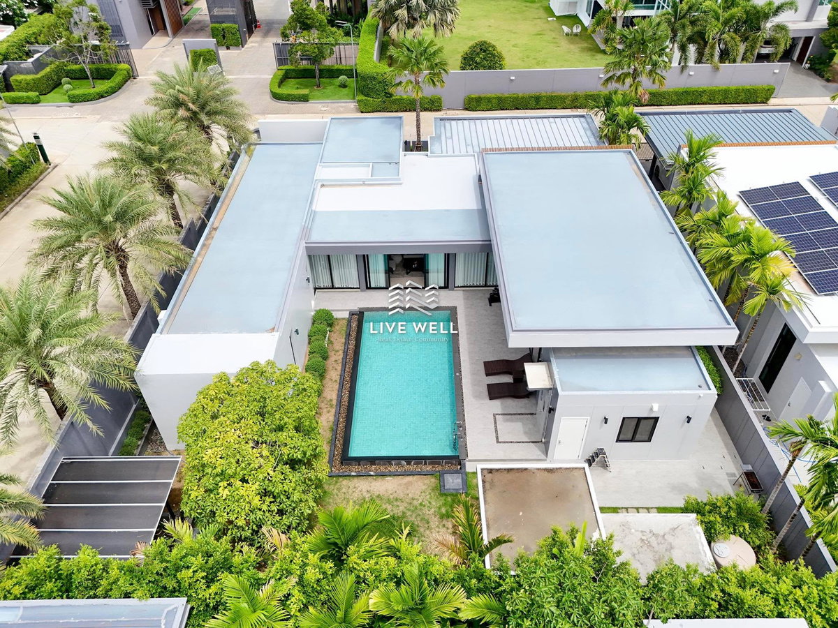 รูป For Sale Luxury Pool Villa Pattaya just 10 minutes to Jomtien Beach - รูปที่ 1/36