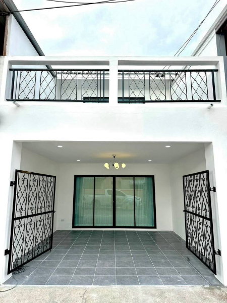 รูป ทาวน์โฮมรีโนเวทใหม่ สวยเหมือนบ้านใหม่ หมู่บ้านรวิพร เขาน้อย พัทยา - รูปที่ 1/17